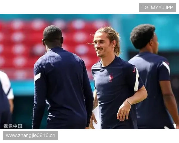 格列兹曼与本泽马：法国队战术地位的适配与结构差异