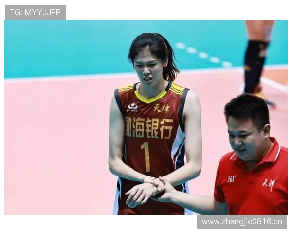 李盈莹练完一身汗，下一秒手腕那块表把我工资秒成配件