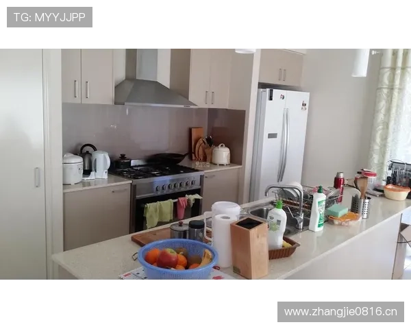 贾·莫兰特又把客厅当更衣间了，球星衣帽间比我整租房还壮观